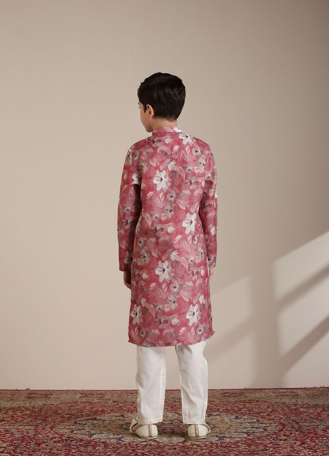 alt message - Manyavar Boys Boys Coral Pink Floral Patterned Kurta Set image number 5